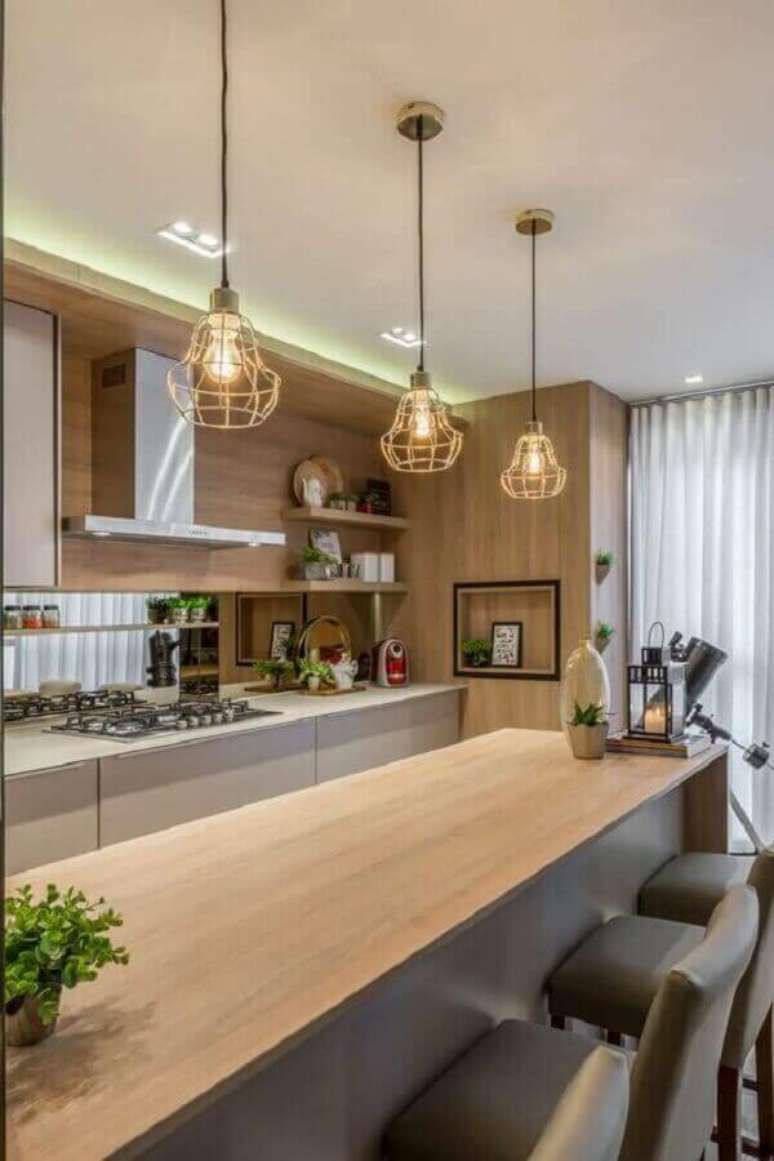 22. Luminária moderna aramada para decoração de cozinha amadeirada – Foto Lustres Amandini