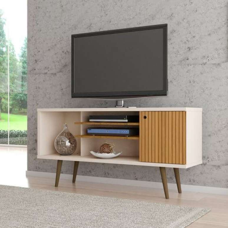 27. Rack para tv com p&eacute; de palito madeira &ndash; Foto Mobly