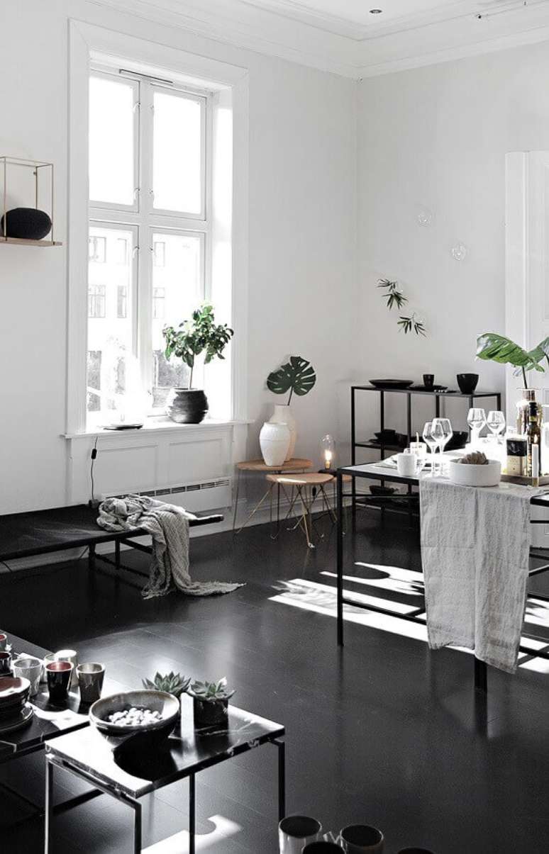 7. Decoração de casa com piso preto com acabamento fosco – Foto Pinterest