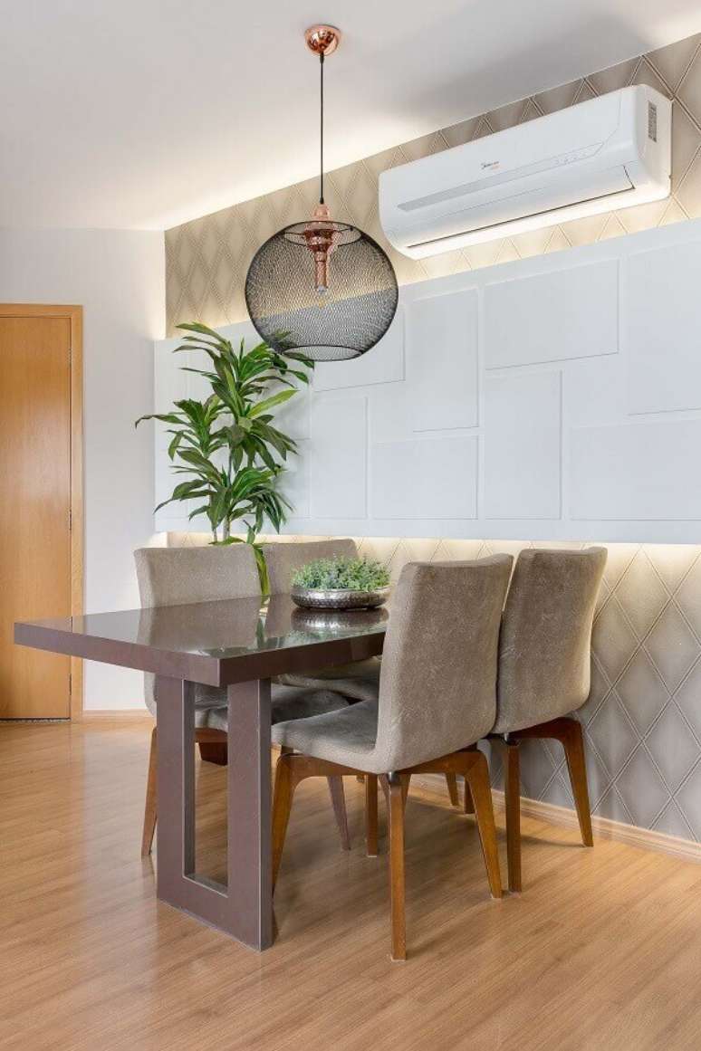 21. Luminária de teto moderna para decoração de sala de jantar – Foto Cláudia Comparin