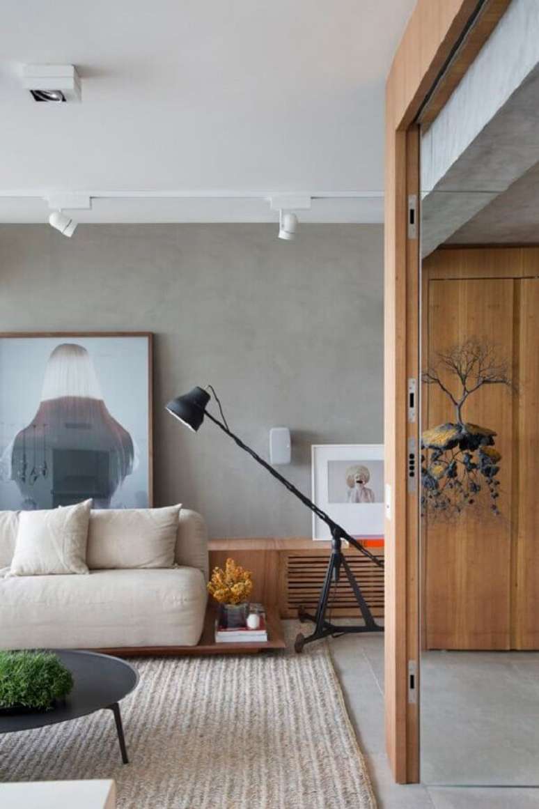 10. Luminária de chão moderna para sala de estar decorada com parede de cimento queimado – Foto Studio Roca
