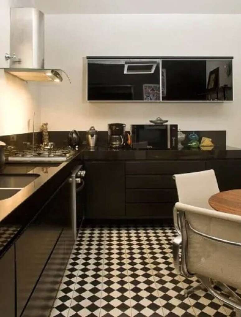 55. Piso preto e branco para decoração de cozinha preta planejada – Foto Decorando Casas