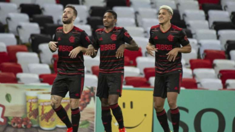 Vitinho e Pedro marcaram (Foto: Alexandre Vidal / Flamengo)