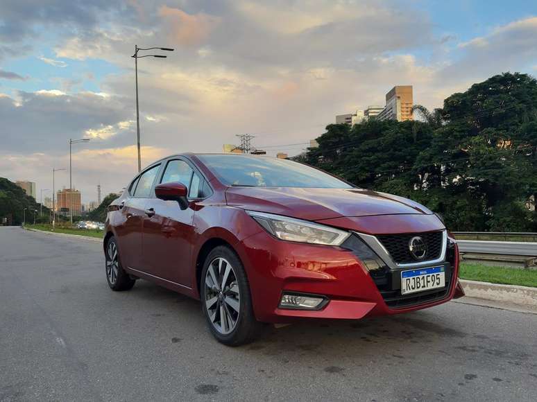 Novo Nissan Versa Exclusive: bem posicionado entre os rivais topo de linha.