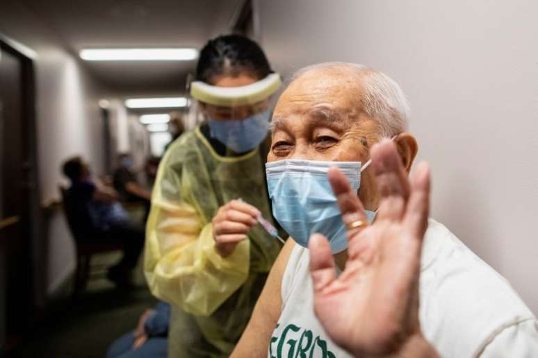 Com o tempo o coronav&iacute;rus respons&aacute;vel pela pandemia atual pode "enfraquecer" e causar menos estragos