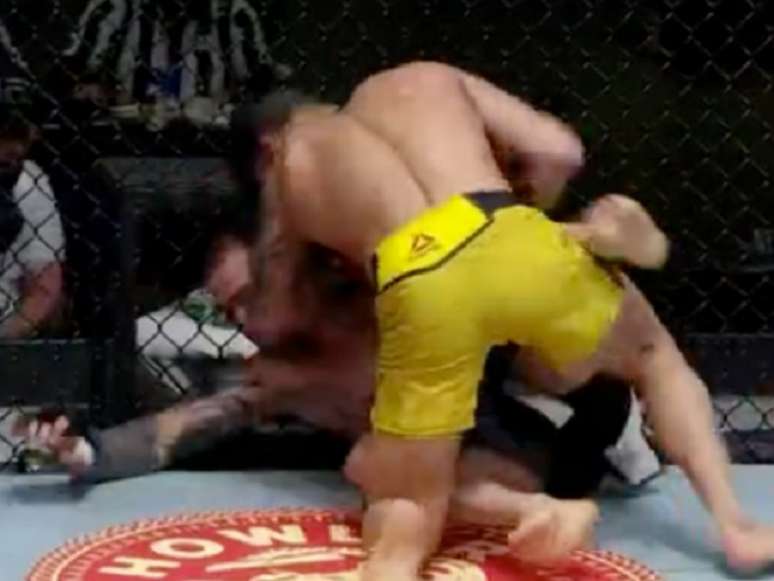 Bruno Bulldoguinho nocauteou no segundo round do UFC Vegas 22 e levou US$ 50 mil (Foto: Reprodução/Combate)