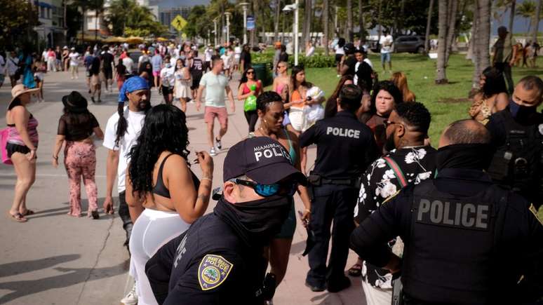 O governo local aumentou o policiamento em Miami Beach nas semanas do 'spring break'