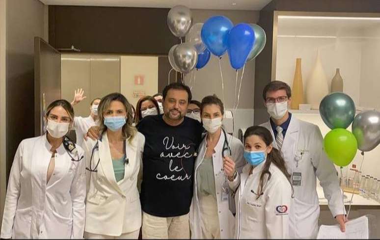 Geraldo Luís recebeu alta neste sábado, 20, e comemorou com a equipe médica