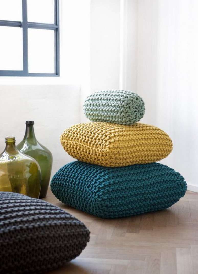 10. Almofada de crochê para sala confortável – Foto Circulo