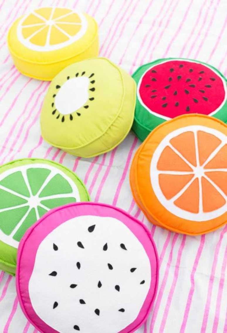 35. Tecido para almofada de frutas colorido – Foto Pinterest