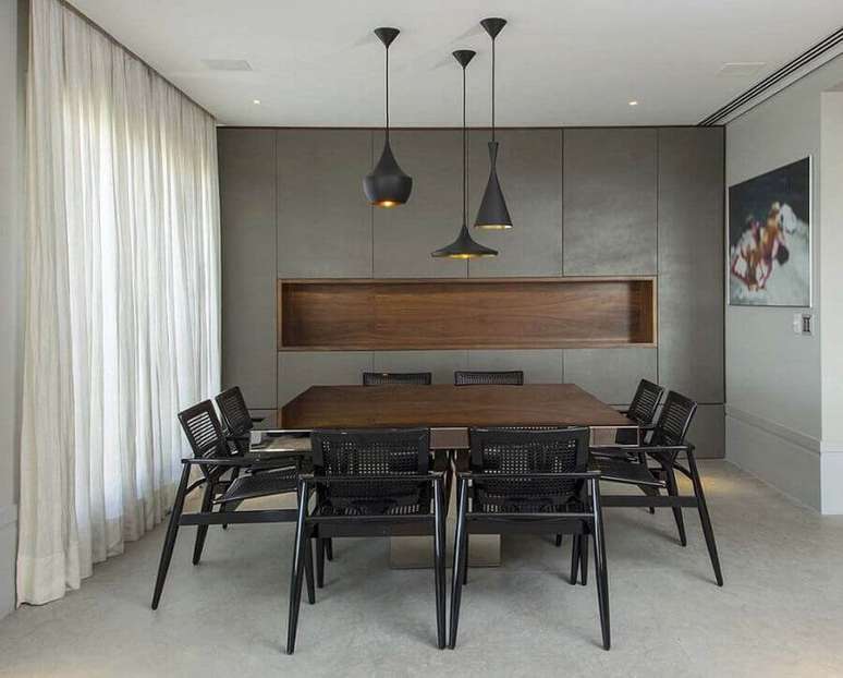 28. Decora&ccedil;&atilde;o moderna com pendentes e cadeiras para mesa de jantar preta &ndash; Foto: Hist&oacute;rias de Casa