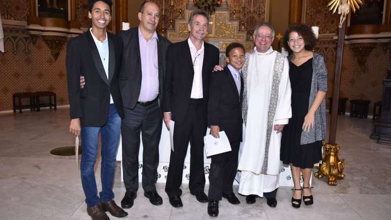 Filhos de Toni e David foram batizados na igreja cat&oacute;lica ap&oacute;s uma s&eacute;rie de idas e vindas