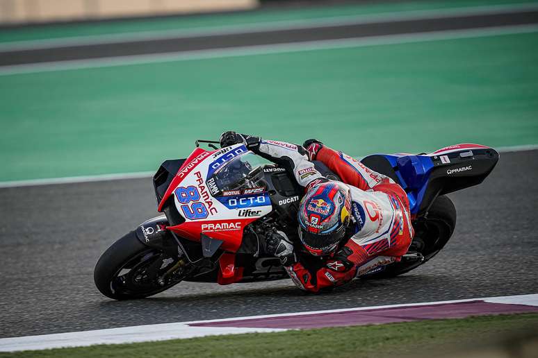 Jorge Mart&iacute;n fecha o trio de novatos da MotoGP 2021 