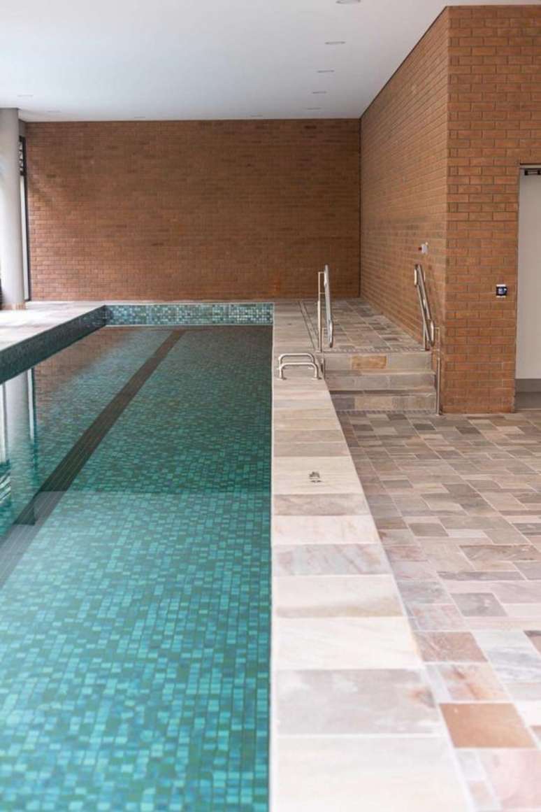 59. Revestimento verde para piscina – Foto Casa de Valentina