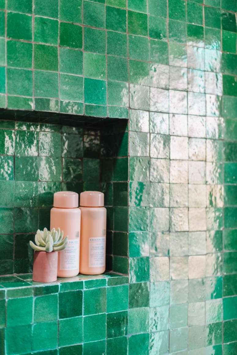53. Revestimento verde para banheiro feminino – Foto Studio Diy