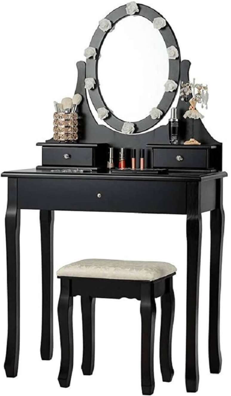 36. Penteadeira pequena preta com design cl&aacute;ssico. Fonte: Pinterest