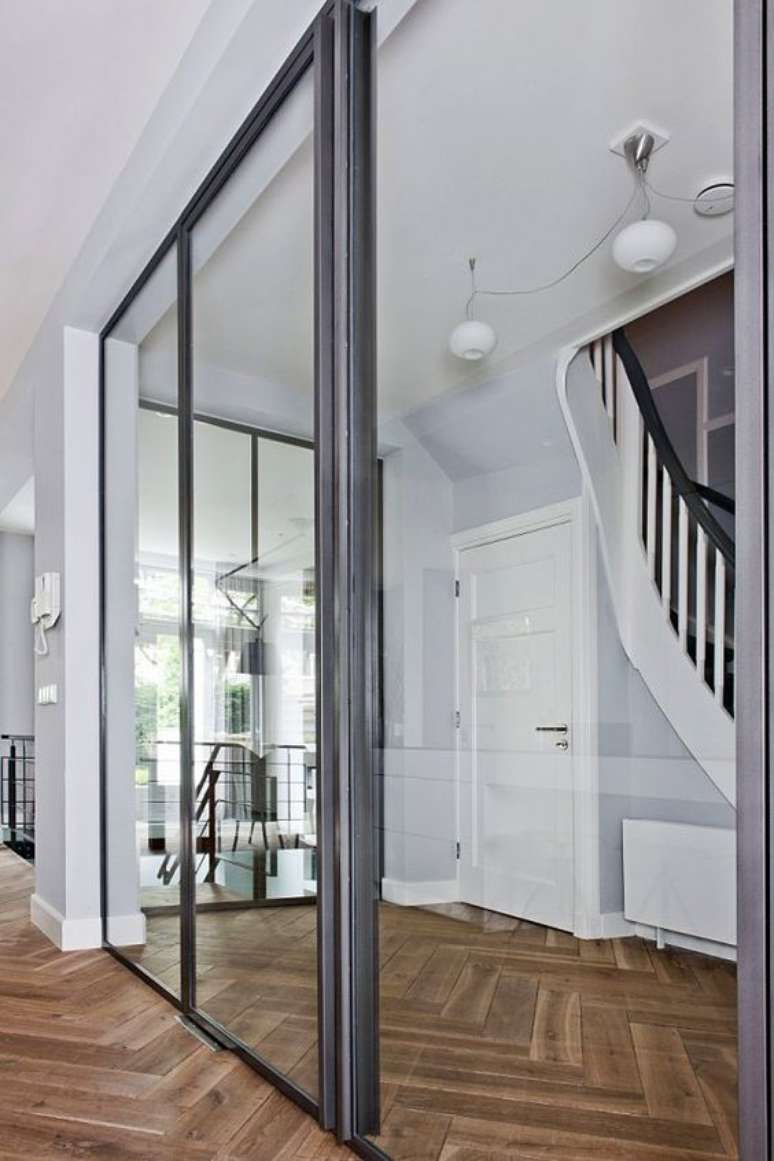 45. Porta de correr para sala de vidro e ferro &ndash; Foto WalHalla