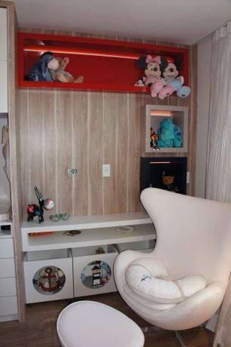 21. A moderna poltrona egg tamb&eacute;m pode ser uma boa op&ccedil;&atilde;o para amamentar. Projeto por Jamilly Vasconcelos Goulart.