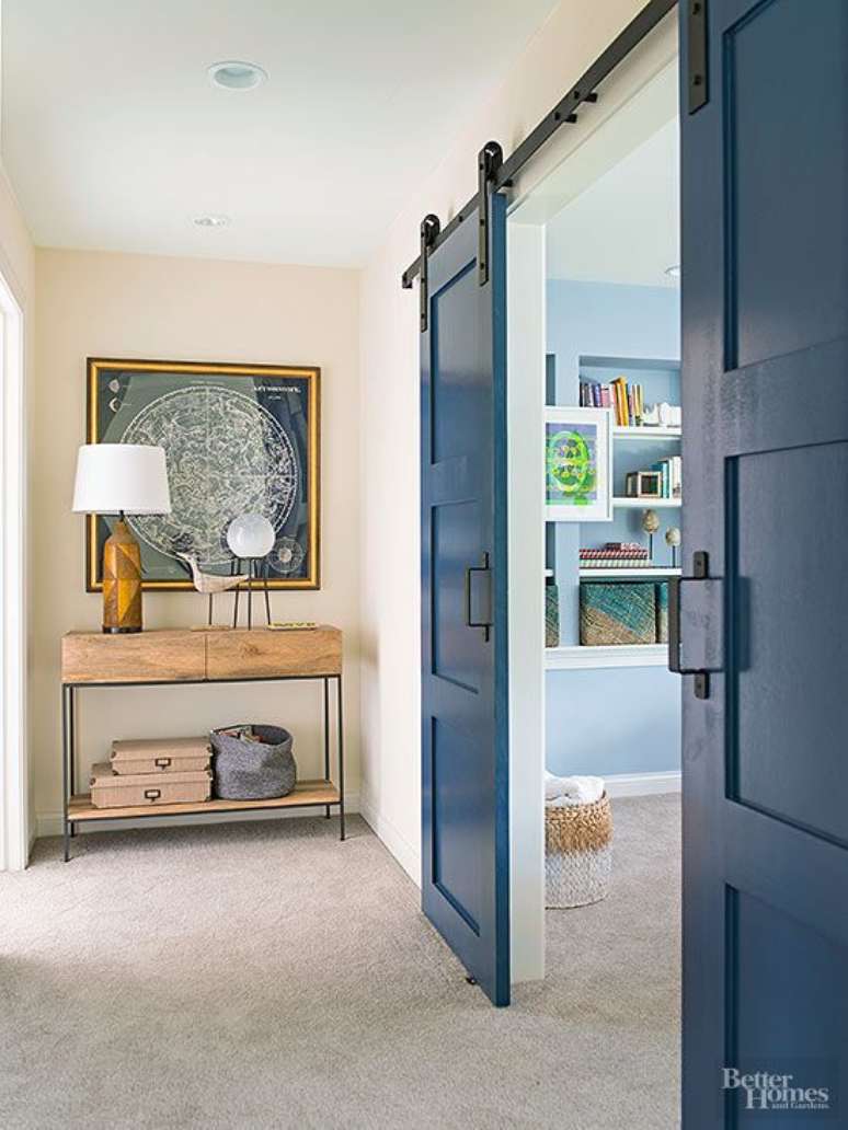 24. Porta de correr para sala azul &ndash; Foto BHG