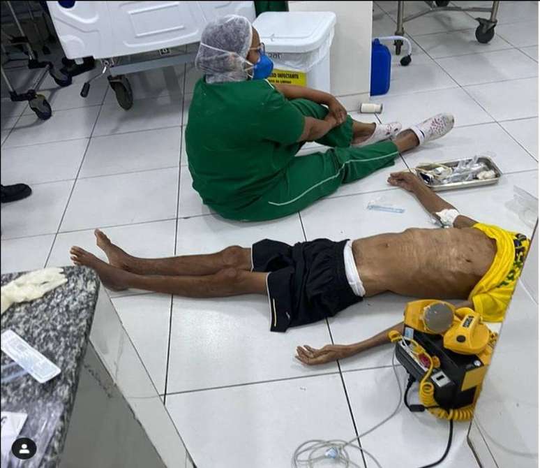 Após tentativa de reanimar um paciente com parada respiratória, a técnica de enfermagem Polyena Silveira tenta se acalmar