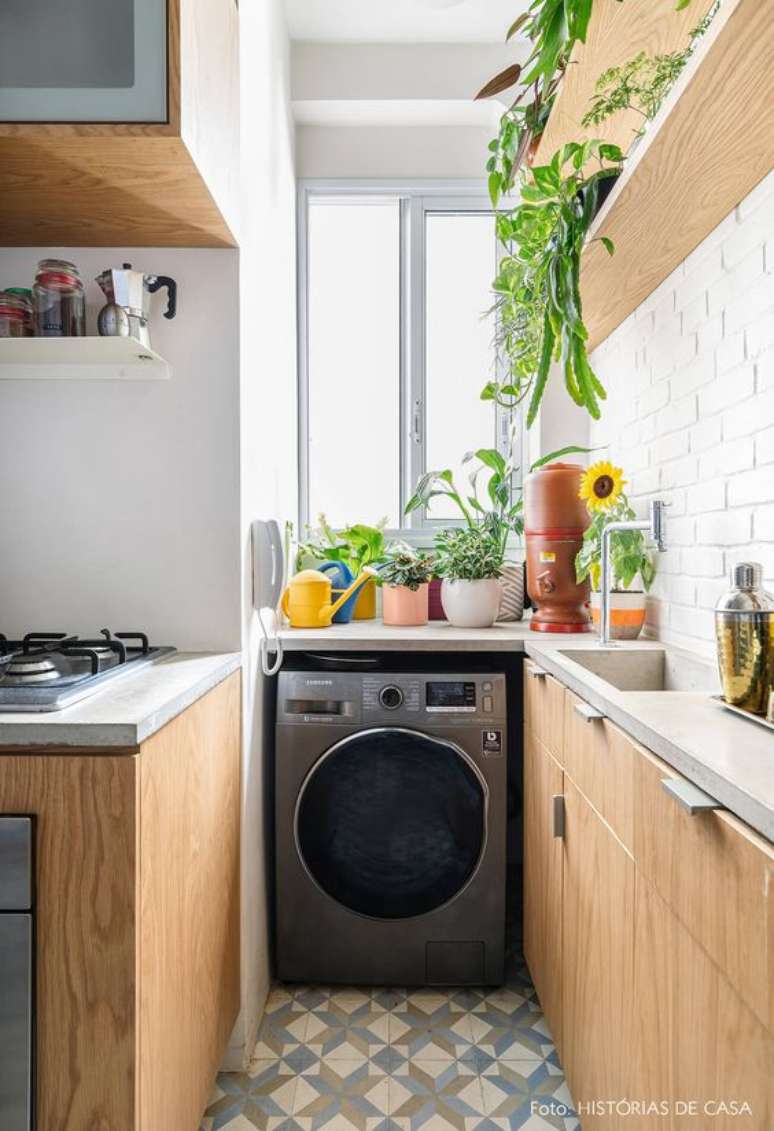 10. Área gourmet com lavanderia planejada pequena – Foto Histórias de Casa