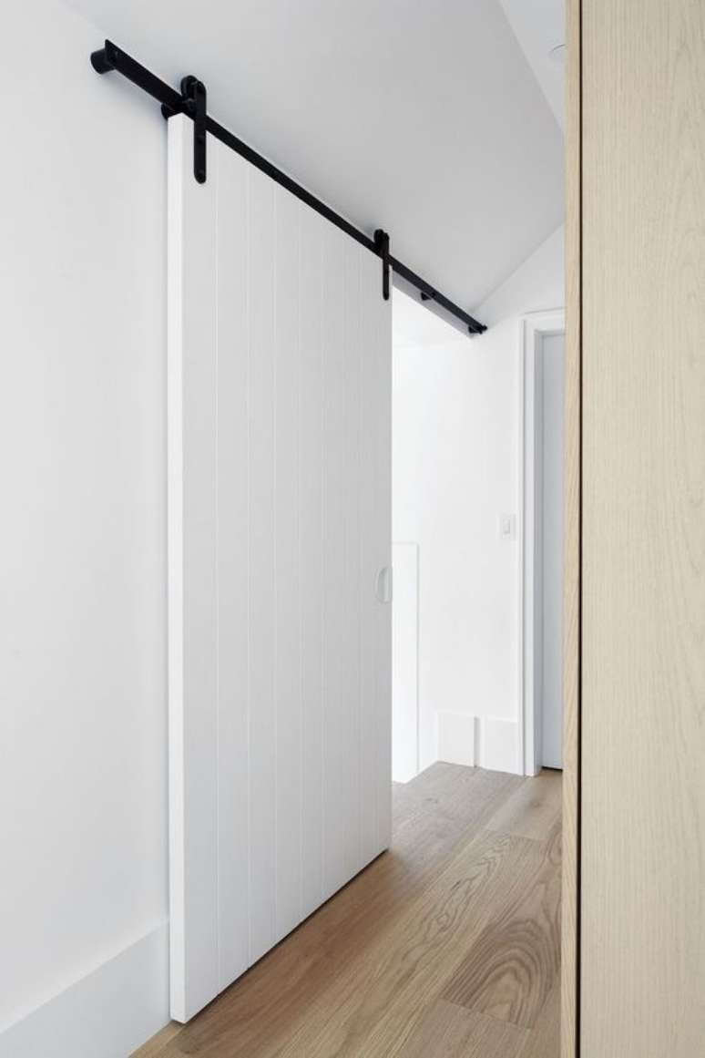 26. Porta de correr para sala branca &ndash; Foto Hakwood
