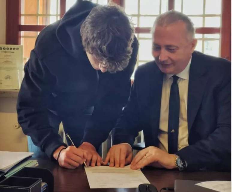 Romano Mussolini assina primeiro contrato profissional com a Lazio
