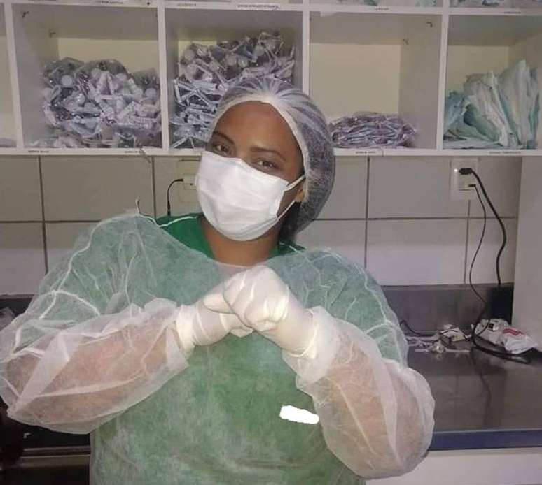 A técnica de enfermagem Polyena Silveira precisou tentar a reanimação de um paciente no chão da UPA de Teresina por causa da falta de leitos