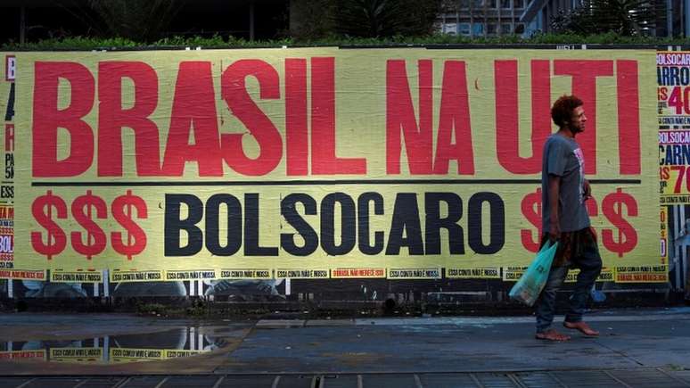 Protesto de grupo anônimo espalhou cartazes contra a inflação em São Paulo