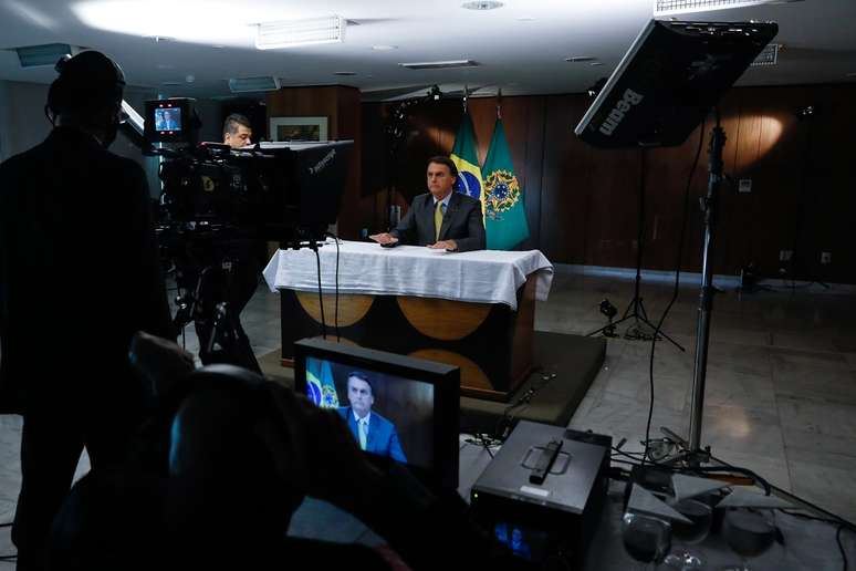 Bolsonaro gravou o pronunciamento horas antes de ir ao ar; presidente leu o texto em um teleprompter igual ao usado por apresentadores de telejornais