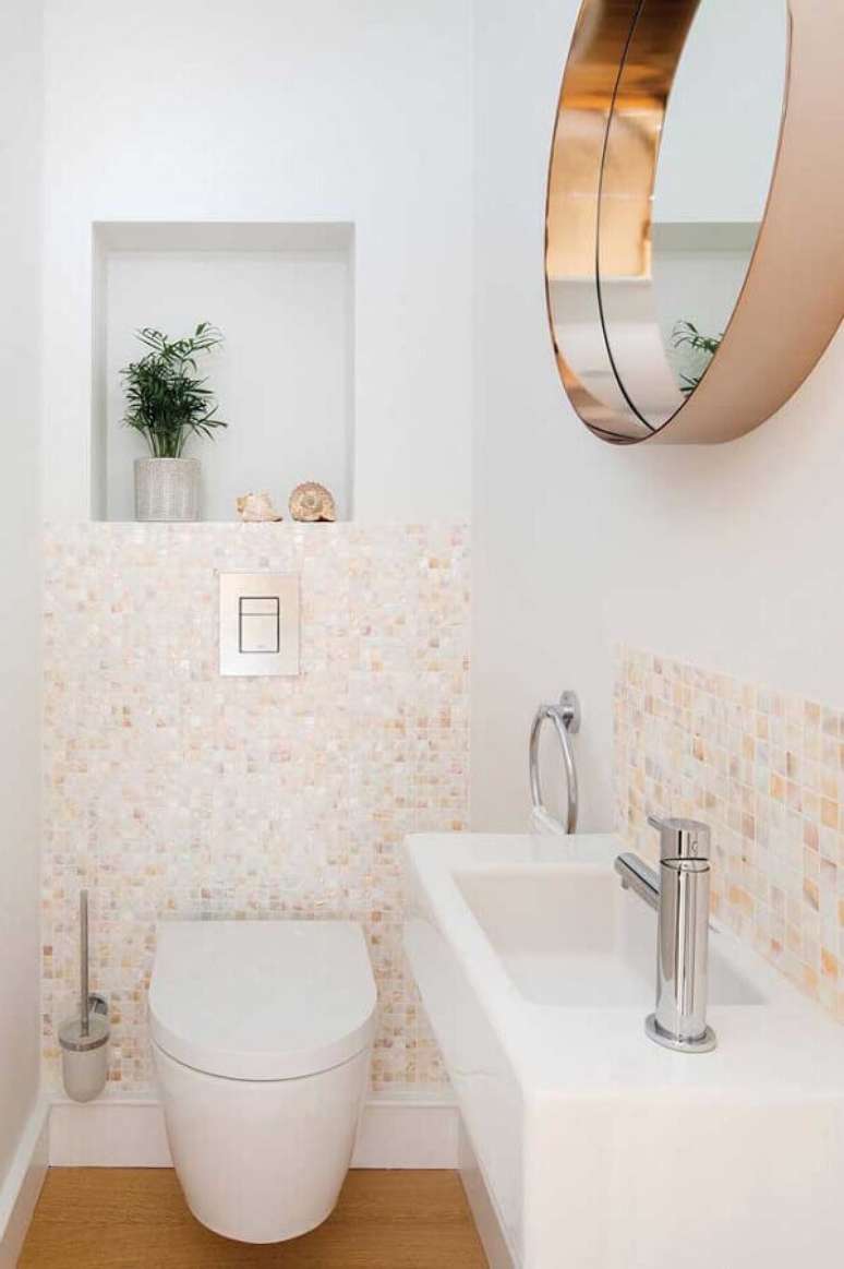 4. As cores claras ajudam na sensação de amplitude do banheiro social pequeno – Foto: Architecture Art Designs