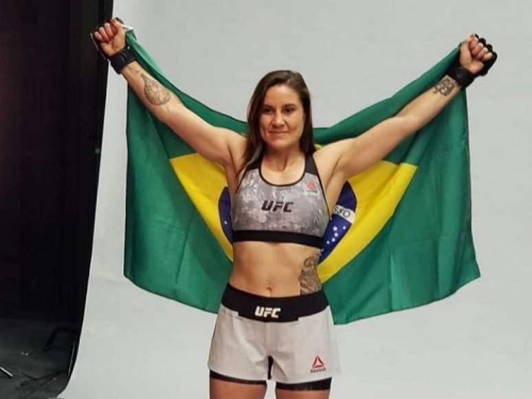 Jennifer Maia tem duelo marcado contra Jessica Eye no UFC 264 (Foto: Reprodução/Instagram)