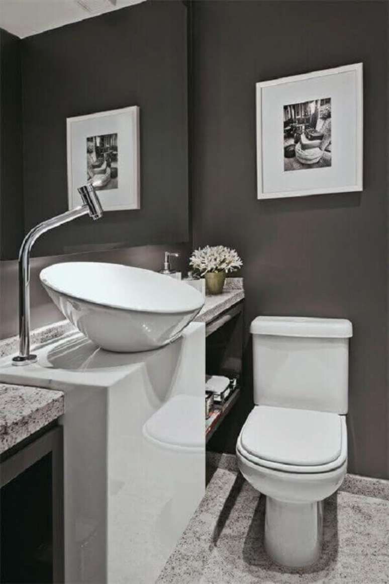 24. Decoração de banheiro social cinza e branco – Foto: Pinterest