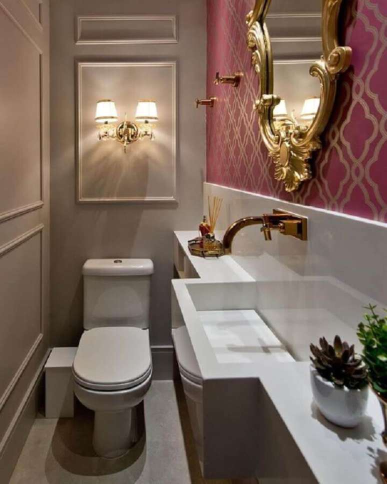 16. Espelho vintage para decoração de banheiro social pequeno e clássico – Foto: Pinterest