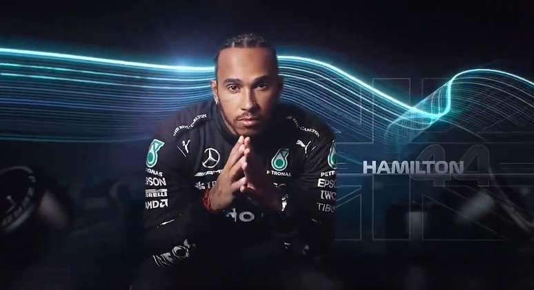 Lewis Hamilton na abertura da vinheta da F1 2021 
