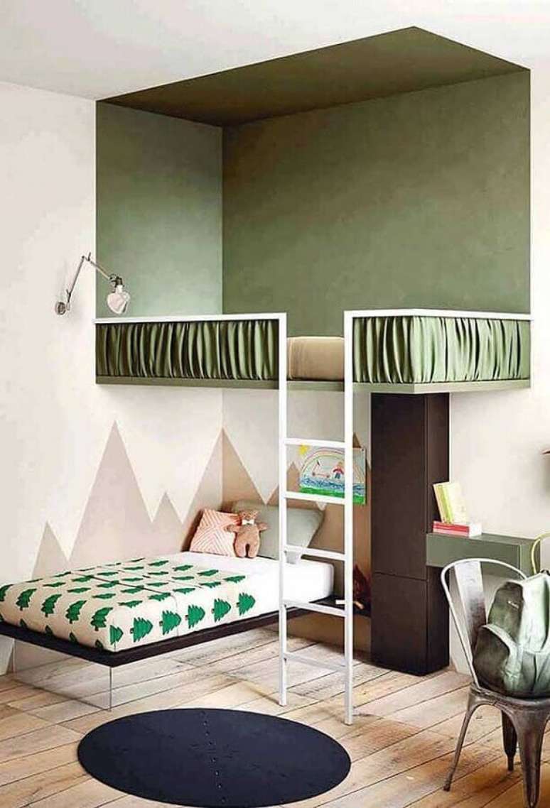 35. Tinta verde oliva para decoração de quarto infantil com cama suspensa – Foto: Yandex