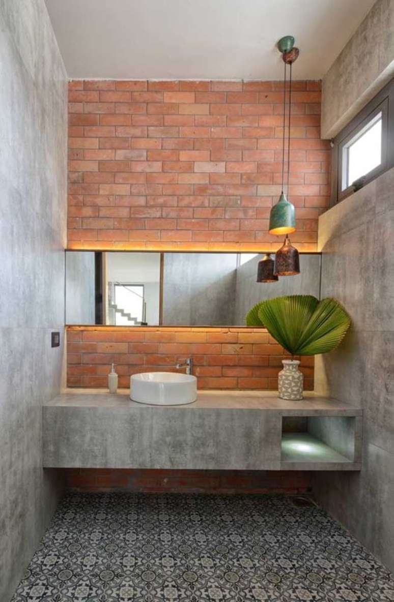49. Papel de parede rustico concreto e tijolinho para banheiro – Foto Pinterest