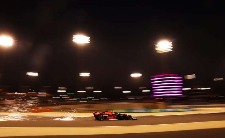 Max Verstappen brilhou na noite de Sakhir nesta sexta-feira 