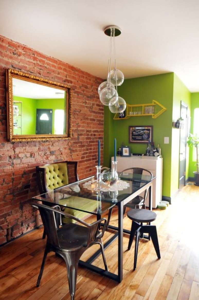 47. Papel de parede rustico com parede verde – Foto Casa Abril
