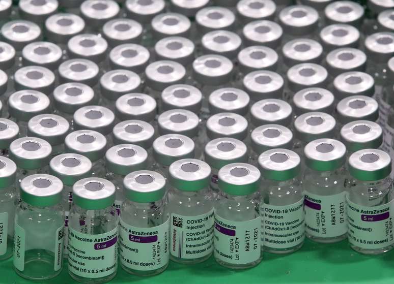 Frascos da vacina da AstraZeneca contra Covid-19
18/03/2021 REUTERS/Yves Herman