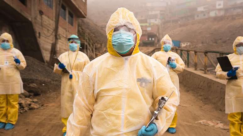 Lecca e seus colegas continuaram a visitar comunidades em busca de casos de tuberculose durante a pandemia