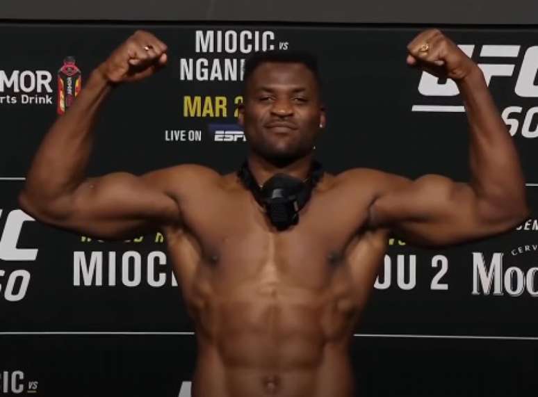 Francis Ngannou tentará o cinturão dos pesados do UFC neste sábado (Foto: Reprodução/YouTube/UFC)