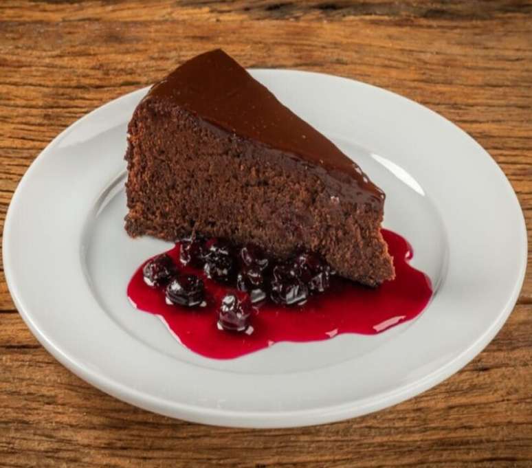 Hoje é o Dia do Cacau. Que tal comemorar a data com um dos maravilhosos  bolos da Vó Alzira? Fica a nossa dica: Bolo de chocolate tradicional com