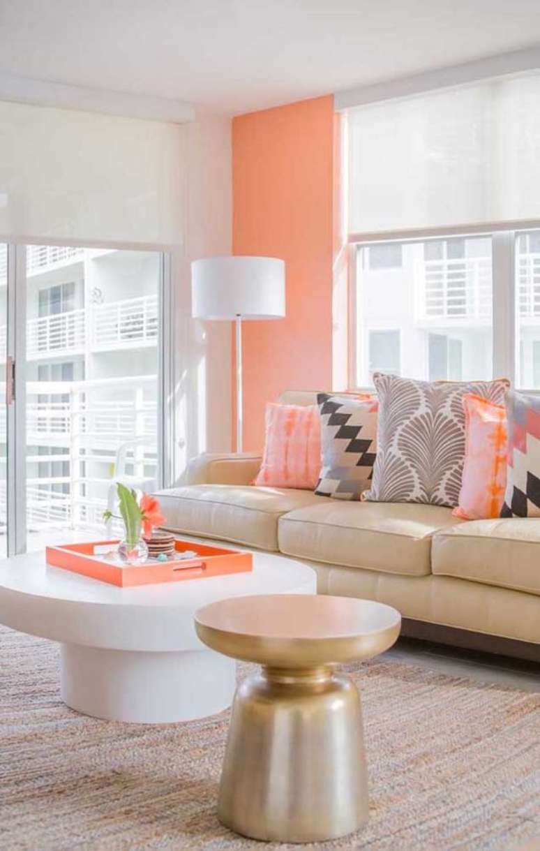 6. Sala chique cor coral e bege &ndash; Foto Pinterest