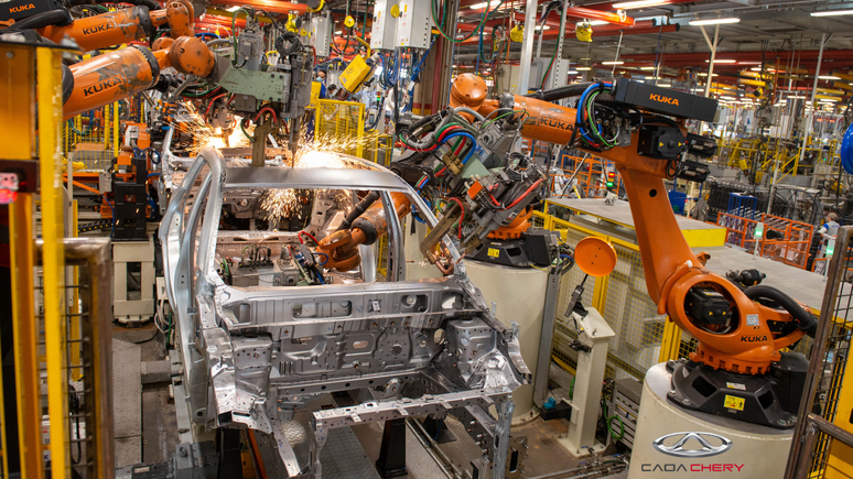 Fábrica de Jacareí será modernizada para produzir carros híbridos e elétricos.