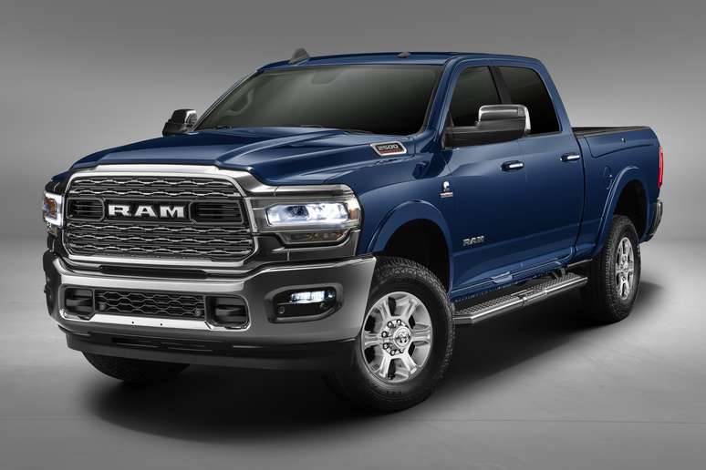 Ram 2500 Laramie é vendida em versão única com preço sugerido de R$ 397.990. 