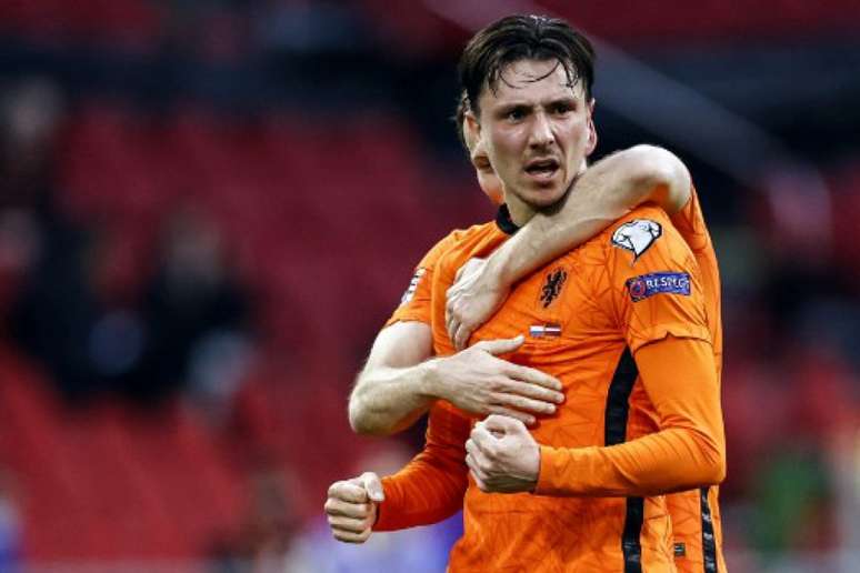 Berghuis marcou na vitória da Holanda (Foto: MAURICE VAN STEEN / ANP / AFP)