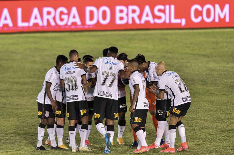 Corinthians só bate Retrô nos pênaltis na Copa do Brasil