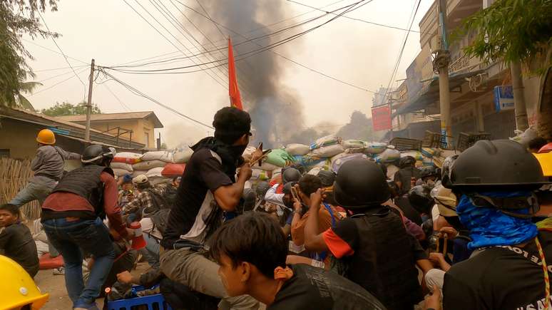 Protestos contra golpe militar em Mianmar na cidade de Monywa
29/03/2021 Imagem de v&iacute;deo obtido pela REUTERS