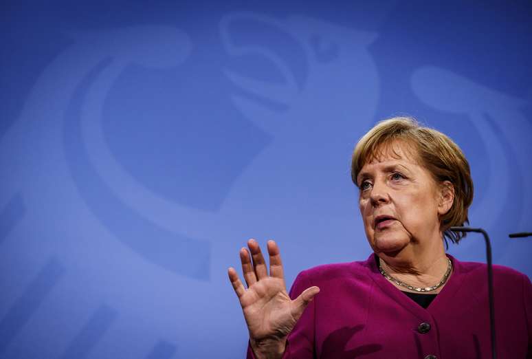 Chanceler alemã, Angela Merkel, faz declaração após videoconferência de líderes da UE em Berlim, Alemanha.
25/03/2021 Michael Kappeler/Pool via REUTERS
